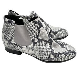 Munro Boots Cate Chelsea Women’s Size‎ 8.5 Snake Print Side Zip Water Resistant